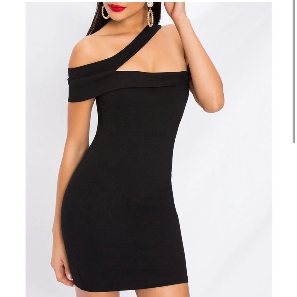 Superdown Linda Asymmetric Bodycon Dress Black Cut Out Off The Shoulder K44